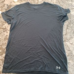 Under Armour V-neck tee black size XXXL